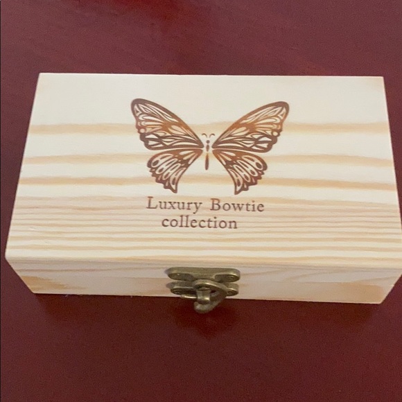 Feather bow tie holiday collection - Picture 7 of 7